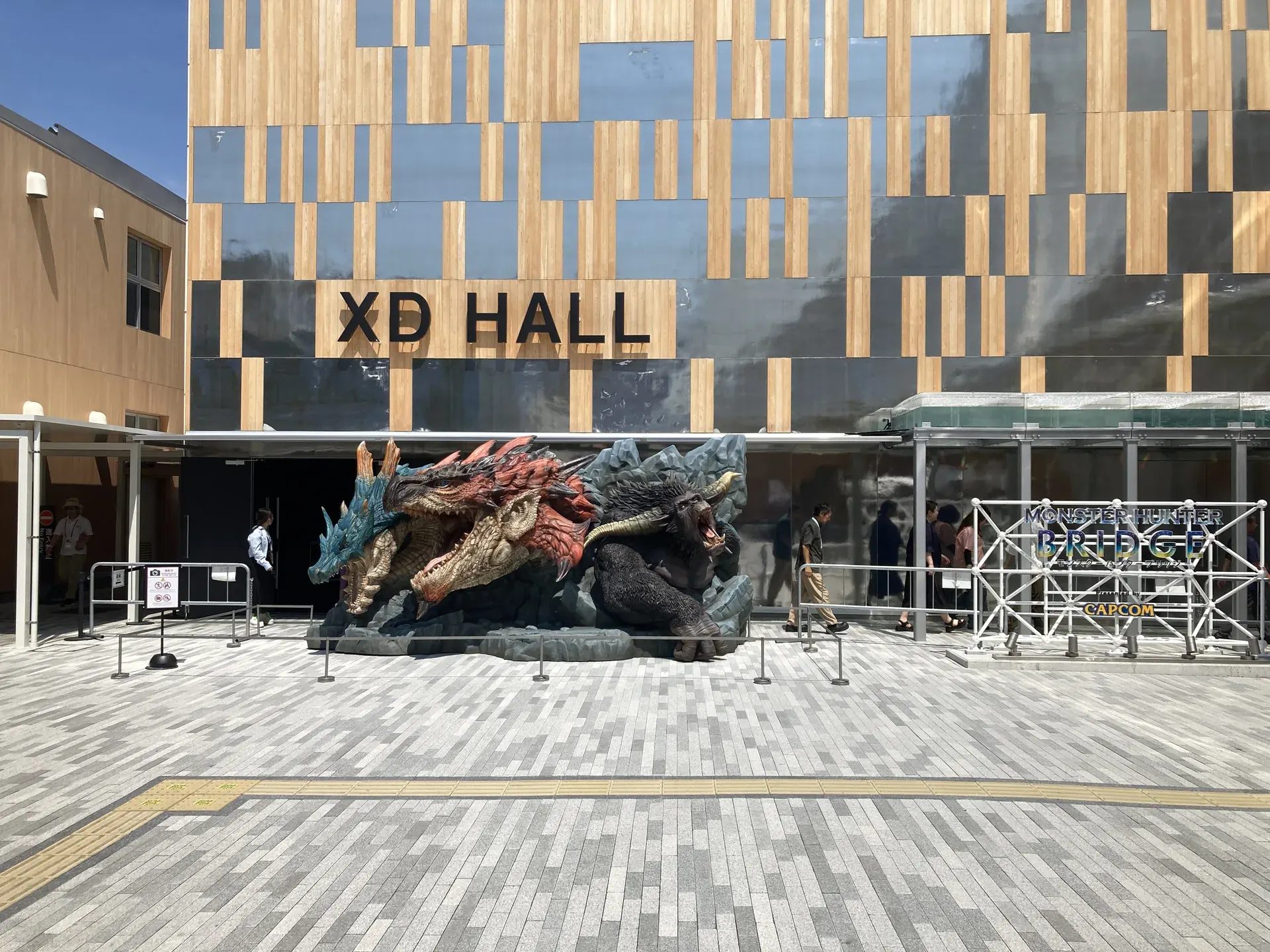 XD HALL 前に設置されたモンスター造形