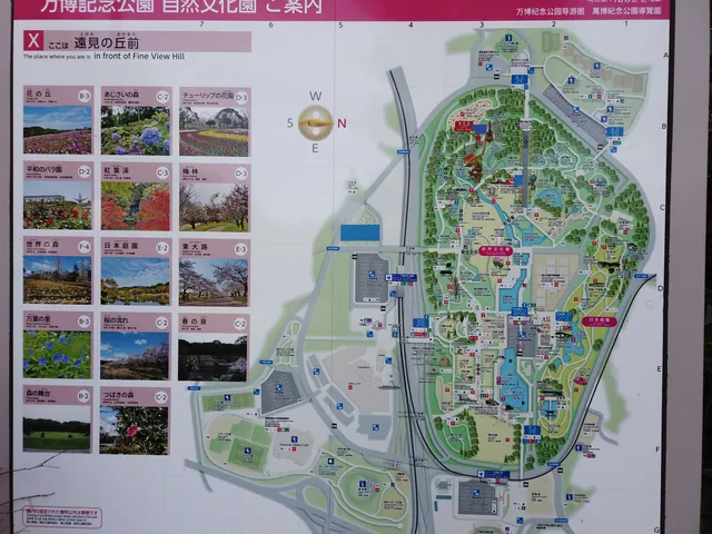 万博記念公園の園内マップ看板