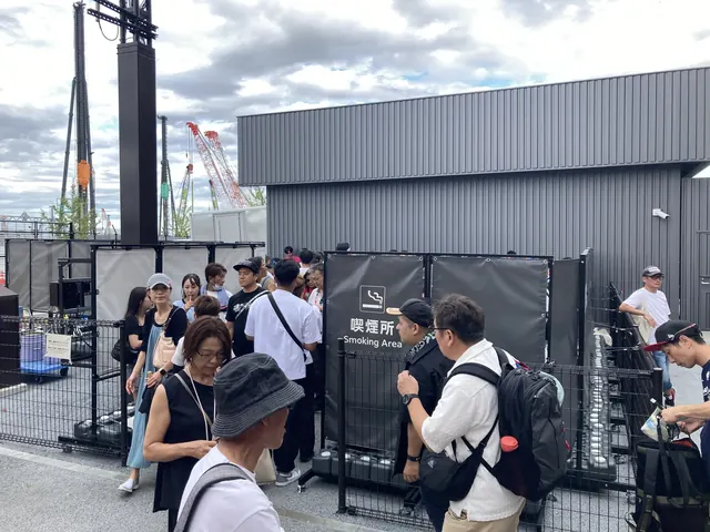 場外の喫煙所
