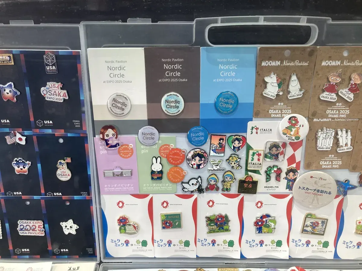 北欧館やムーミン、ミャクミャクの記念ピンバッジコレクション