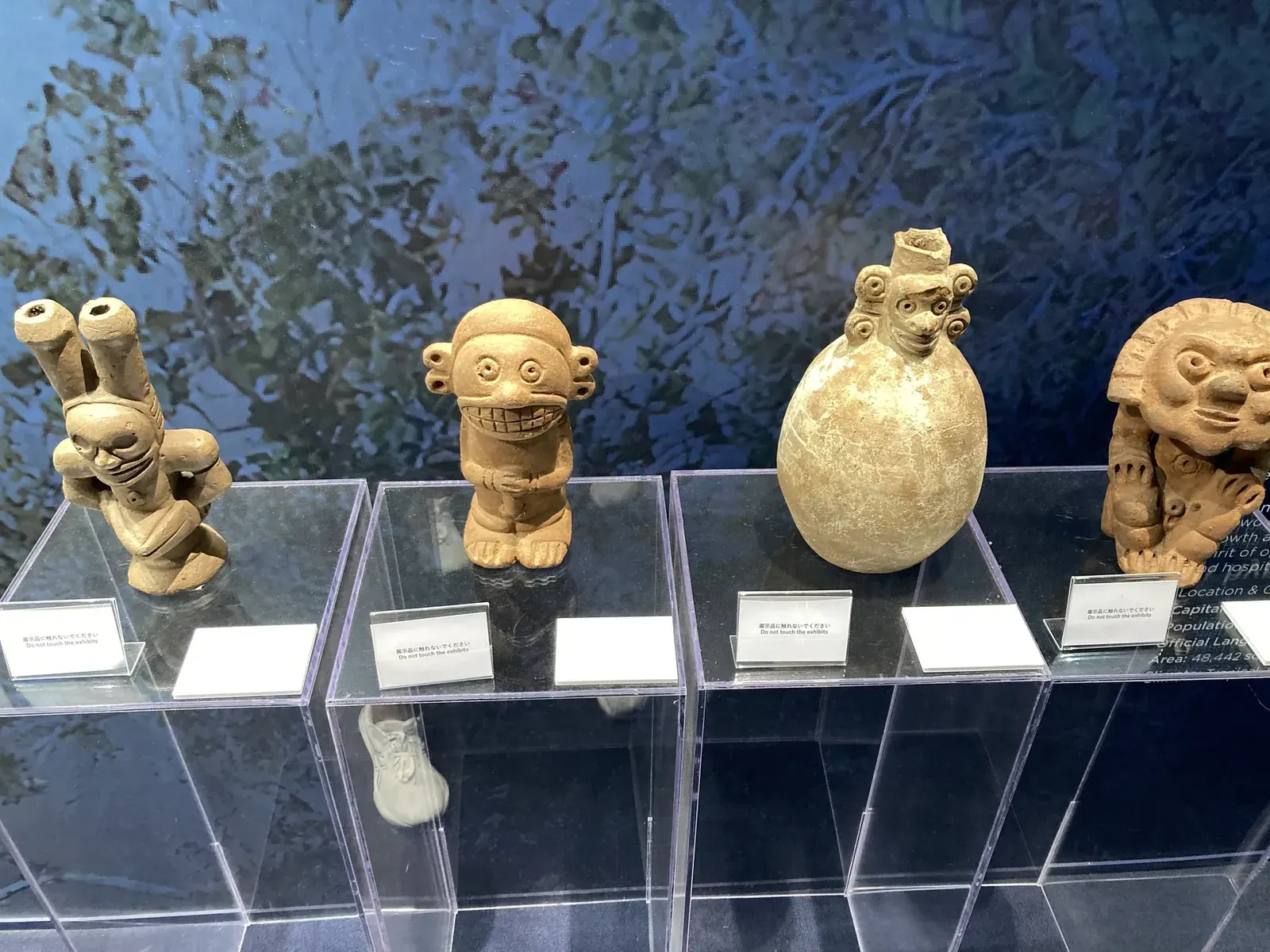 ドミニカ共和国館に展示されたタイノ族の土偶コレクション