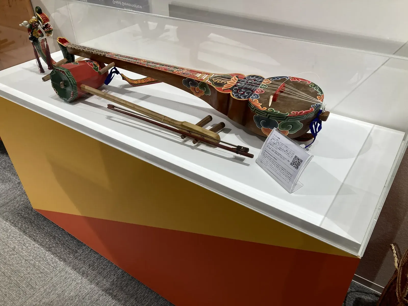 モンゴル館に展示された装飾馬頭琴（モリンホール）