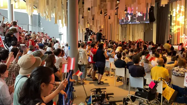 熱狂する会場