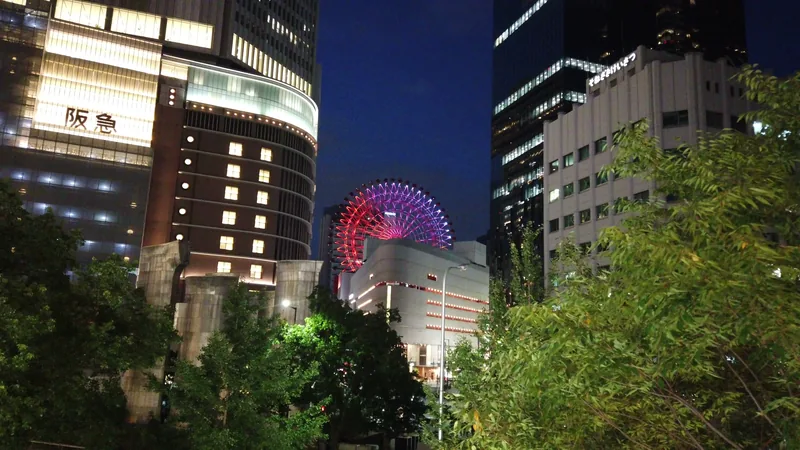 夜の阪急とHEP FIVEの赤い観覧車