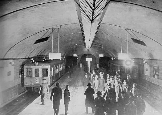 1930年代の大阪市営地下鉄の駅構内を写した古写真